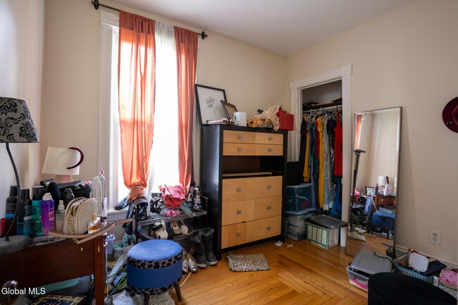 Building Photo - 908 3rd Ave
