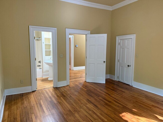 Building Photo - Beautiful Remodeled Home in Normaltown Athens!!