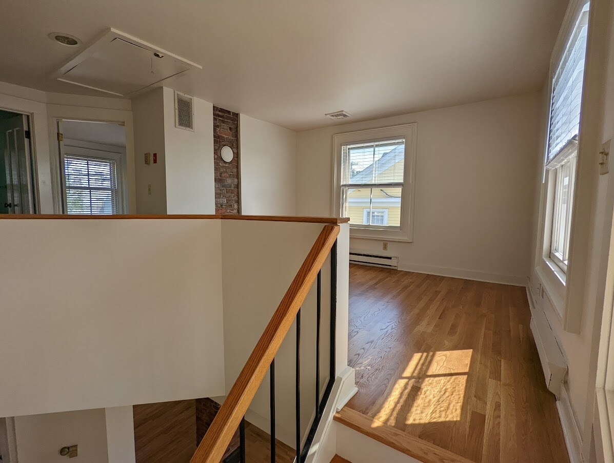 Building Photo - 642 Quinnipiac Ave