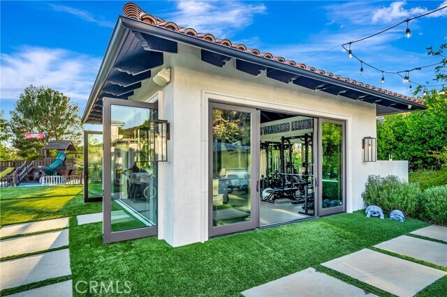 Building Photo - 2037 Delphine Ln