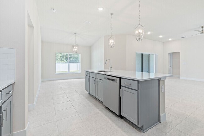 Building Photo - 11 Portia Ln