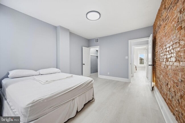 Building Photo - 1015 Riverside Ave