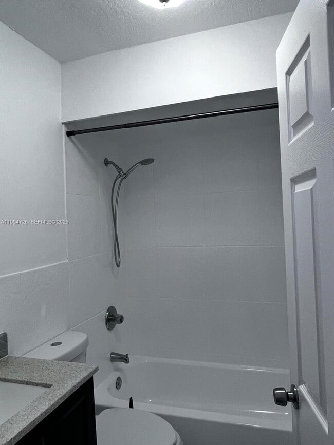 Building Photo - 109 SW 1st Ave