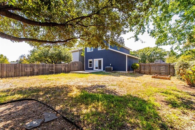 Building Photo - 10923 Menchaca Rd