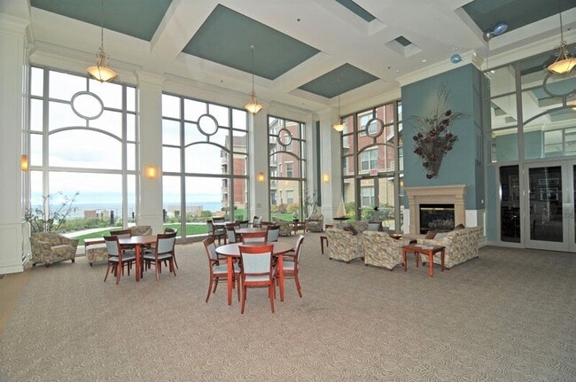 Building Photo - 4130 S Lake Dr