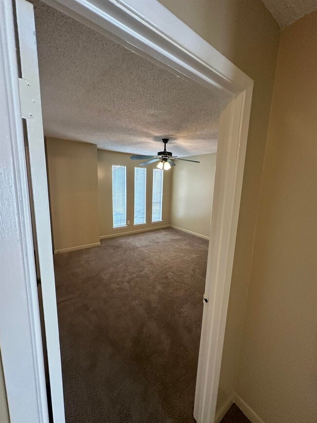 Building Photo - 2409 Talmadge Pl