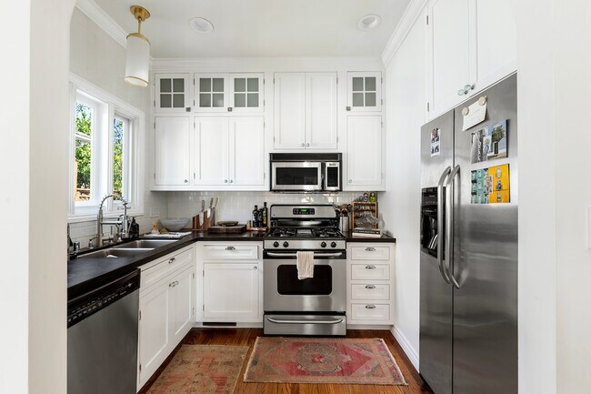 Building Photo - 856 Huntley Dr