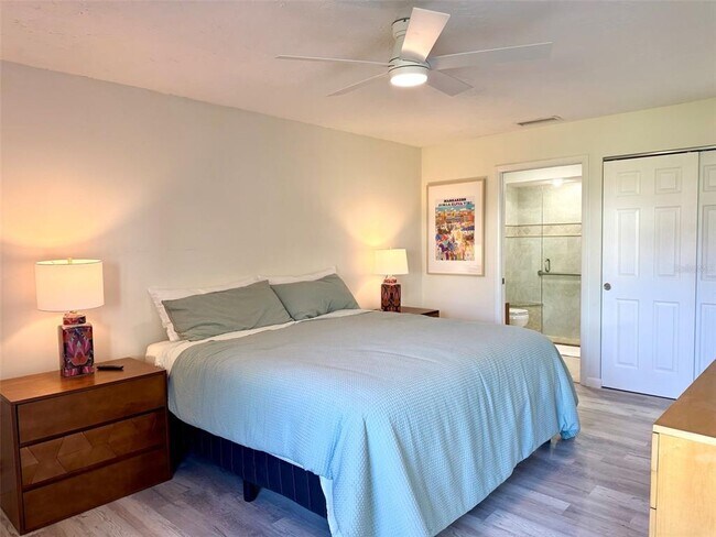 Building Photo - 5222 Myrtle Wood