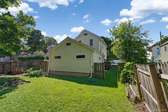 Building Photo - 1 2nd St