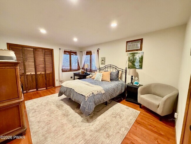 Building Photo - 811 Paddock Ct