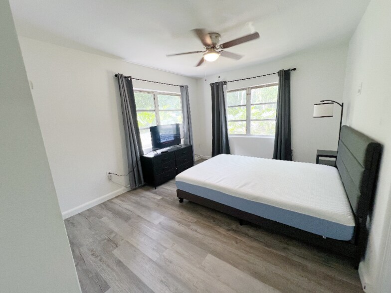 Building Photo - 9604 4th Ave