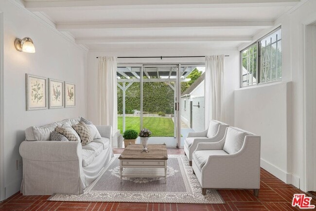 Building Photo - 458 S Citrus Ave