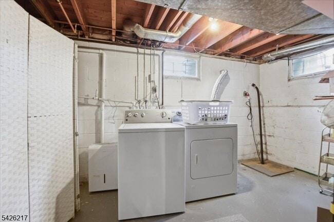 Building Photo - 23 Doremus St