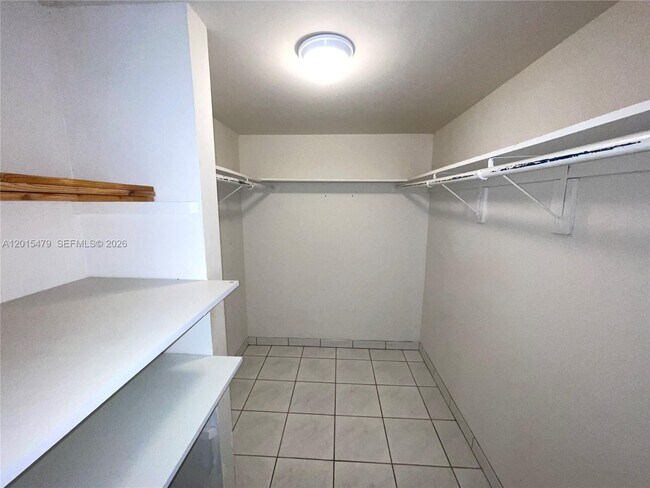 Building Photo - 10385 N Kendall Dr