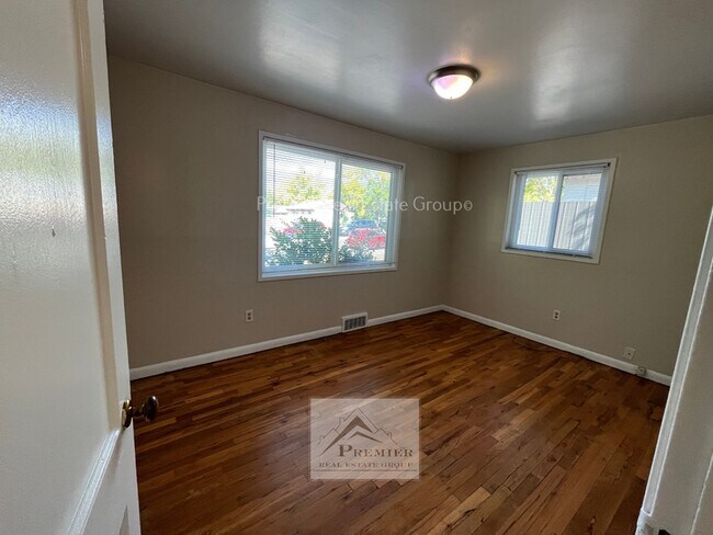 Building Photo - 407 Glen View Ct