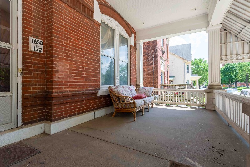 Building Photo - 1658 Iowa St