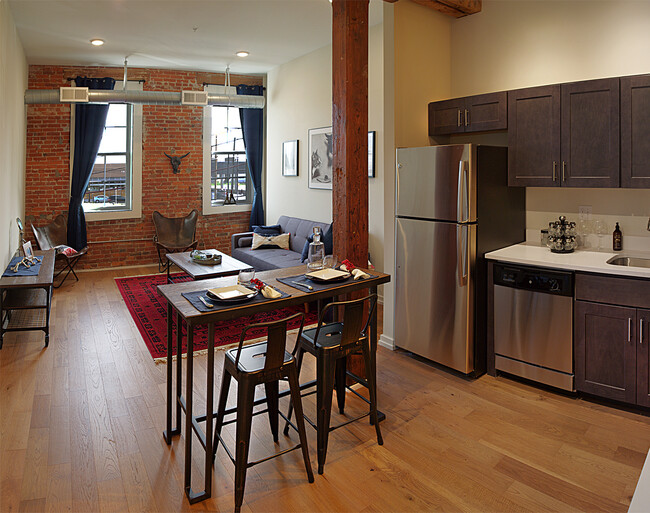 Primary Photo - 1136 N American St