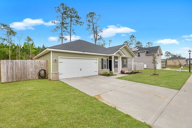 Building Photo - AVAILABLE JUNE [PETS PERMITTED]