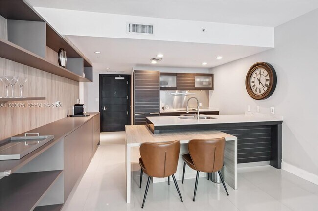 Building Photo - 200 Biscayne Blvd Way