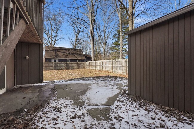 Building Photo - COMING SOON - 3 Bedroom house with updated features and fenced in yard!