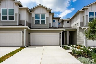 Building Photo - 1610 Roseburg Dr