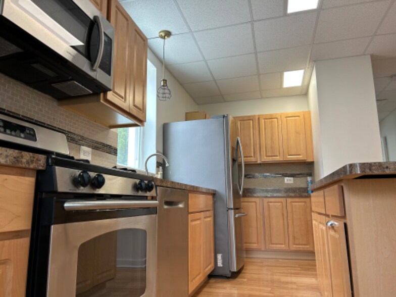 Building Photo - 3841 N Lawndale Ave