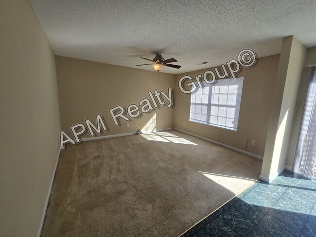 Building Photo - Spacious three bedroom home in the Northeast