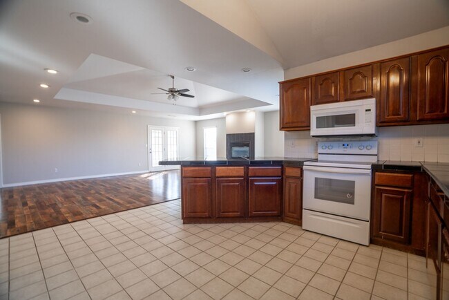 Building Photo - 3 bed 2 Bath townhome in a great location