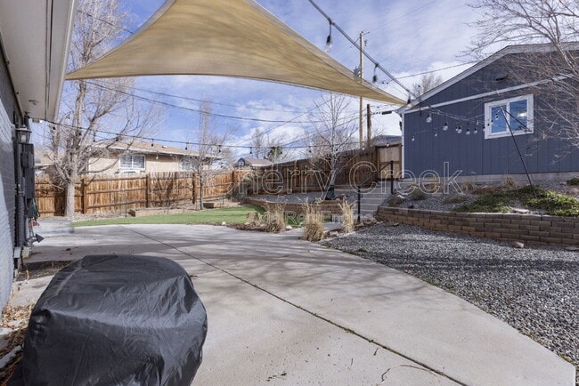 Building Photo - 1010 Newton St