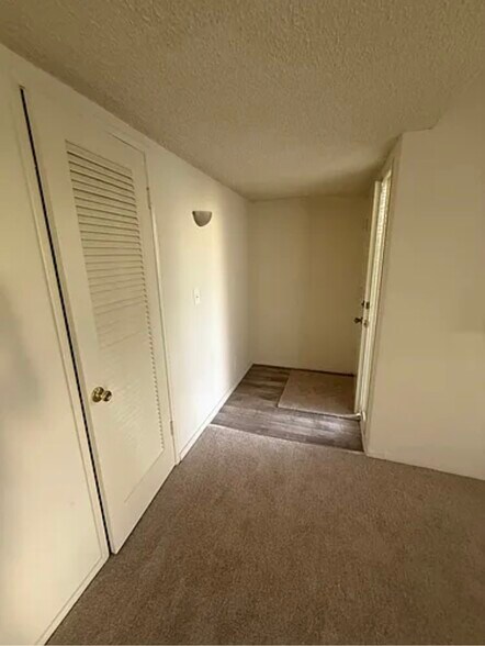 Main Entrance - 1148 W Huntington Dr