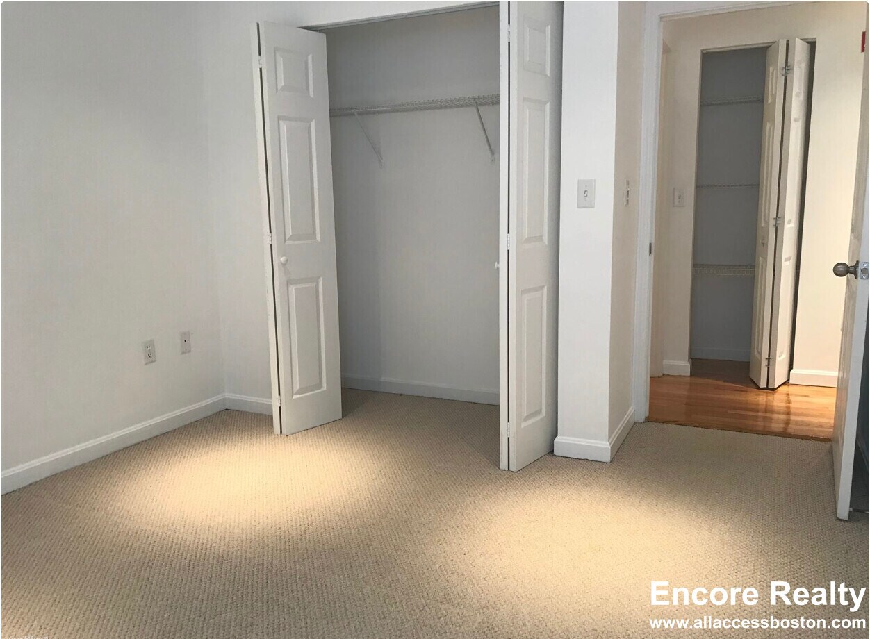 Building Photo - 121 Jersey St