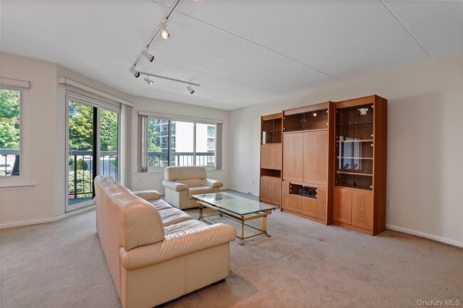 Building Photo - 200 High Point Dr