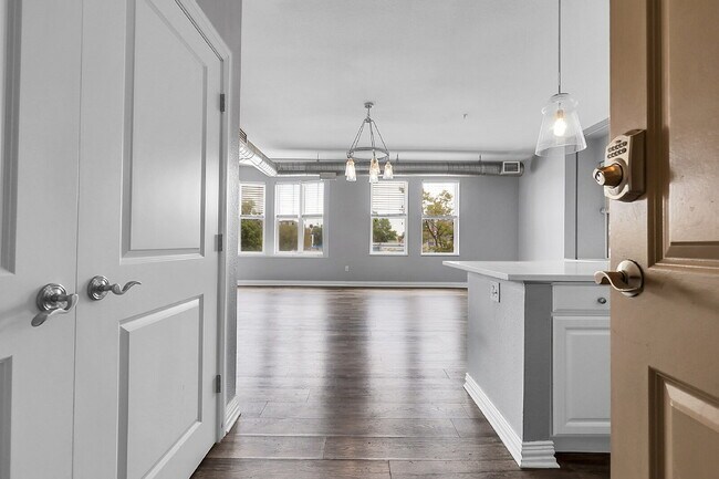 Building Photo - $1,680 - 1 Bed, 1 Bath Condo in Denver in ...