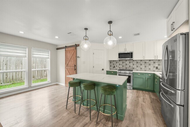 Building Photo - 12111 Whittington Dr