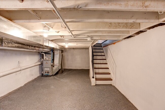 Building Photo - 2914 Westmont St