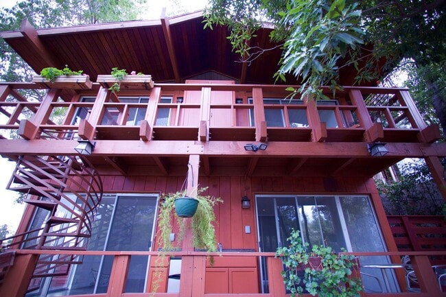 Building Photo - CALL TO BOOK!! Historic & Remodeled 2-Bedr...