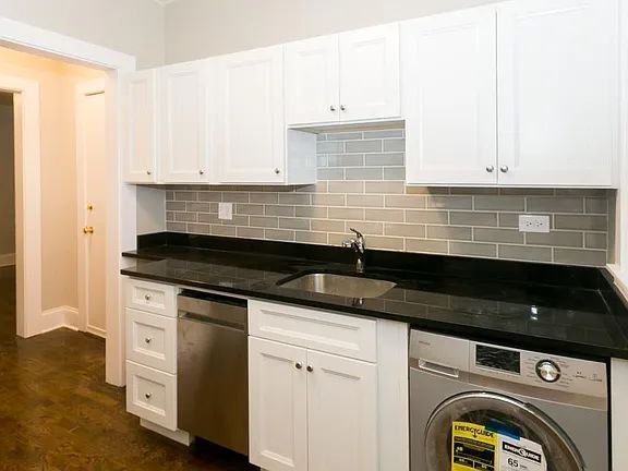 Building Photo - 4706 N Racine Ave