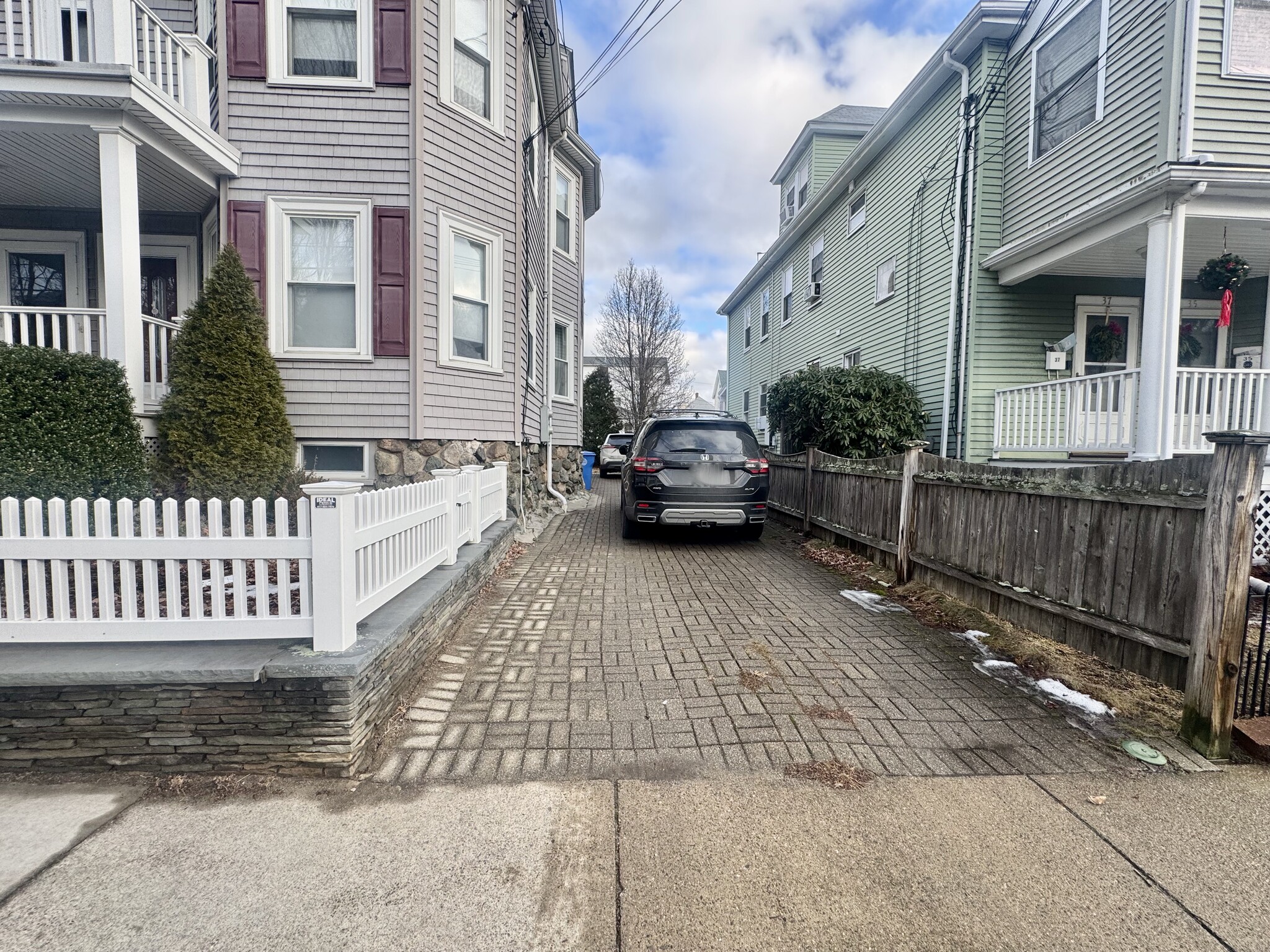 Building Photo - 41 Rich St