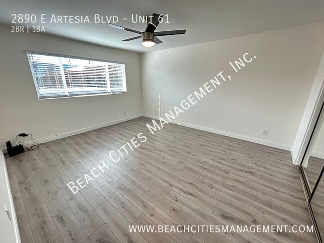 Building Photo - Remodeled 2 Bedroom, 1 Bath with 1 Parking...