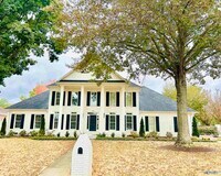 Building Photo - 1501 Blackhall Ln SE