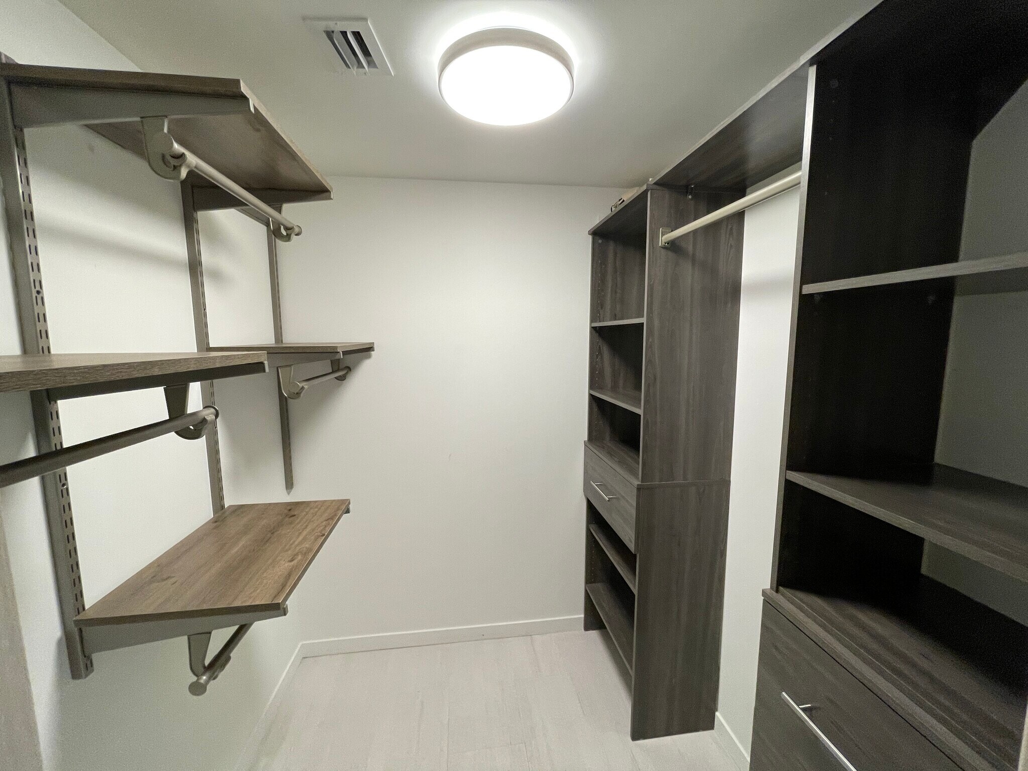 Building Photo - 1000 Brickell Plz