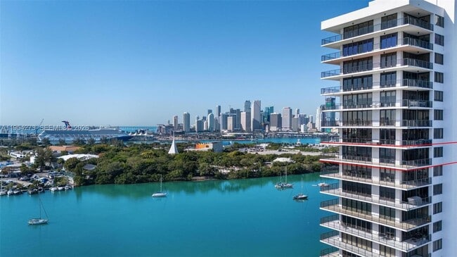 Building Photo - 1000 Venetian Way