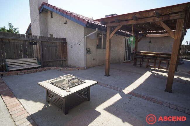 Building Photo - Cute Home in Southwest Bakersfield!