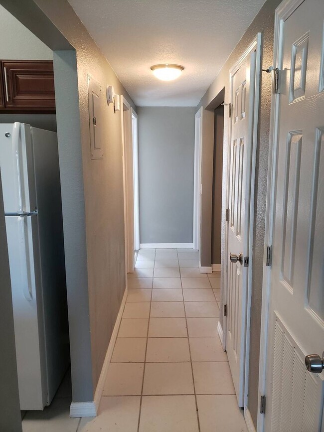 Building Photo - Great Efficiency Unit, Close to Tyndall AFB!