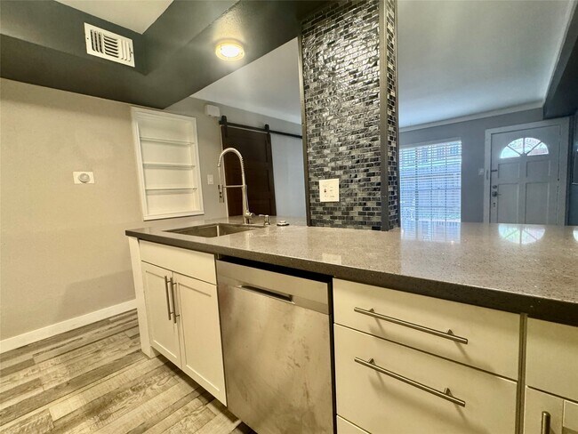Building Photo - 829 Wax Myrtle Ln