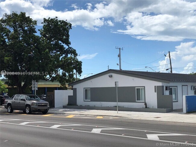 Building Photo - 2344 W Flagler St