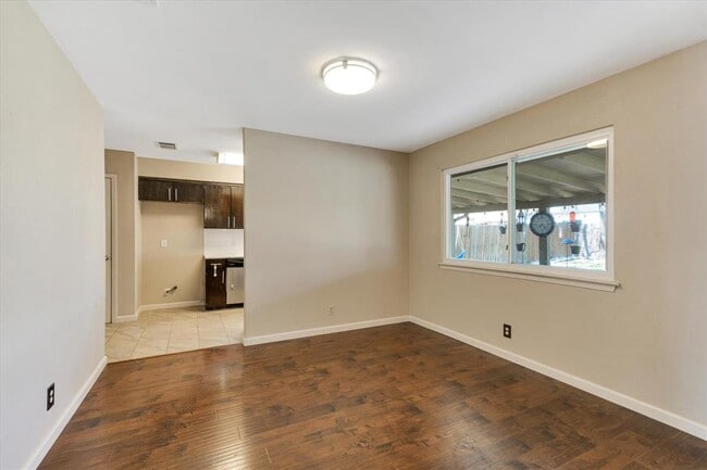 Building Photo - 1467 S Meadows Dr