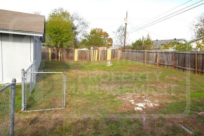 Building Photo - 2002 Sherman Dr