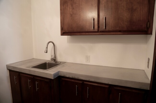 Laundry Room Sink - 178 Muerdago Rd