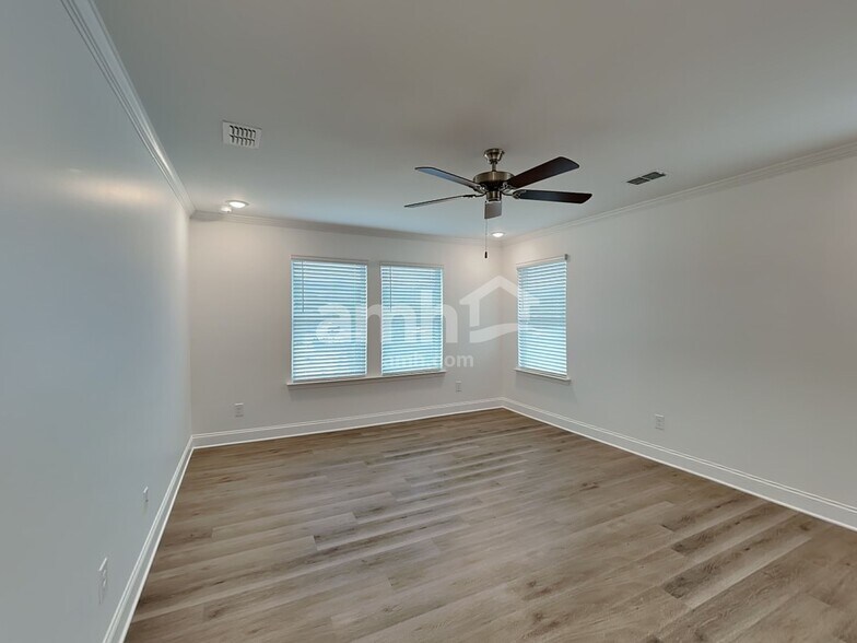 Building Photo - 361 Golucke Way